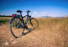 Bicicletta e paesaggio di campagna
